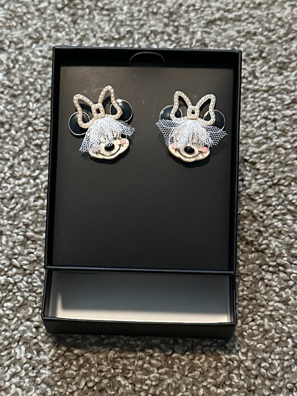 Disney x BaubleBar Bridal Minnie Mouse Earrings NWT Bride Veil Wedding Disney